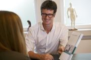 Dr. med. Gerrit Sütfels, Schmerzspezialist und Arzt für Allgemeinmedizin und Naturheilkunde